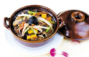 泛亚电竞平台_新能源汽车两会热度高涨 车市能否被点燃(图2) 泛亚电竞