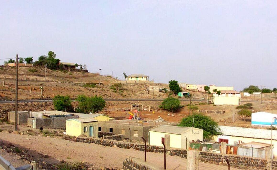 泛亚电竞平台:上妆起皮怎么办 教你几个补救方法(图2) 泛亚电竞平台