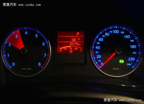 泛亚电竞平台:上妆起皮怎么办 教你几个补救方法(图1) 泛亚电竞