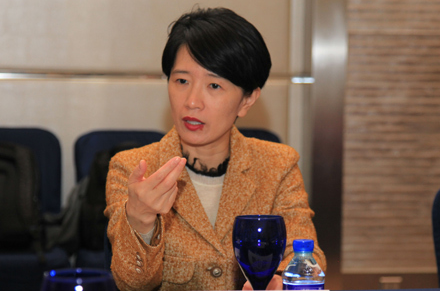 泛亚电竞平台:上妆起皮怎么办 教你几个补救方法(图4) 泛亚电竞