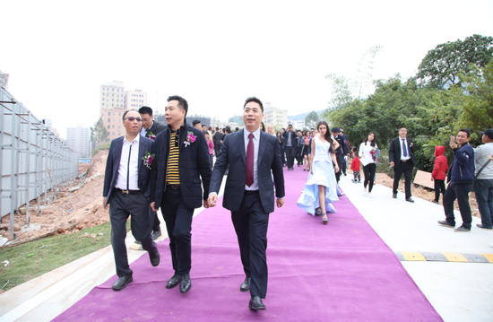 80后“猪倌”返乡创业 带动乡亲走上致富路_泛亚电竞(图3) 泛亚电竞官网