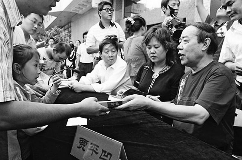 口红和眼影的搭配 简单画法一学就会让您一秒变女神_泛亚电竞平台(图2) 泛亚电竞