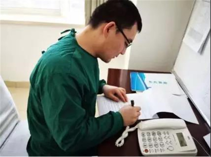 泛亚电竞官网|选对四种小内内 不毁臀型(图1) 泛亚电竞平台